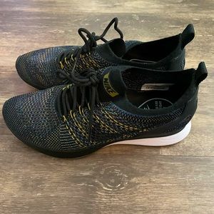 Nike Flyknit Sneaker Womens Size 6.5